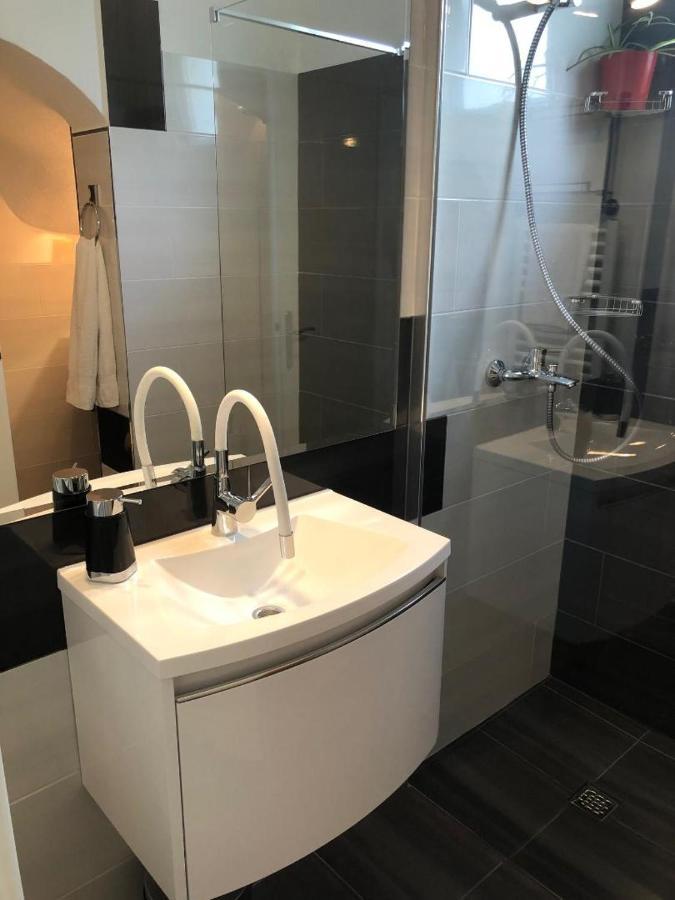 Cozy New Flat For 2 Or 3 Appartement Hvar Town Buitenkant foto