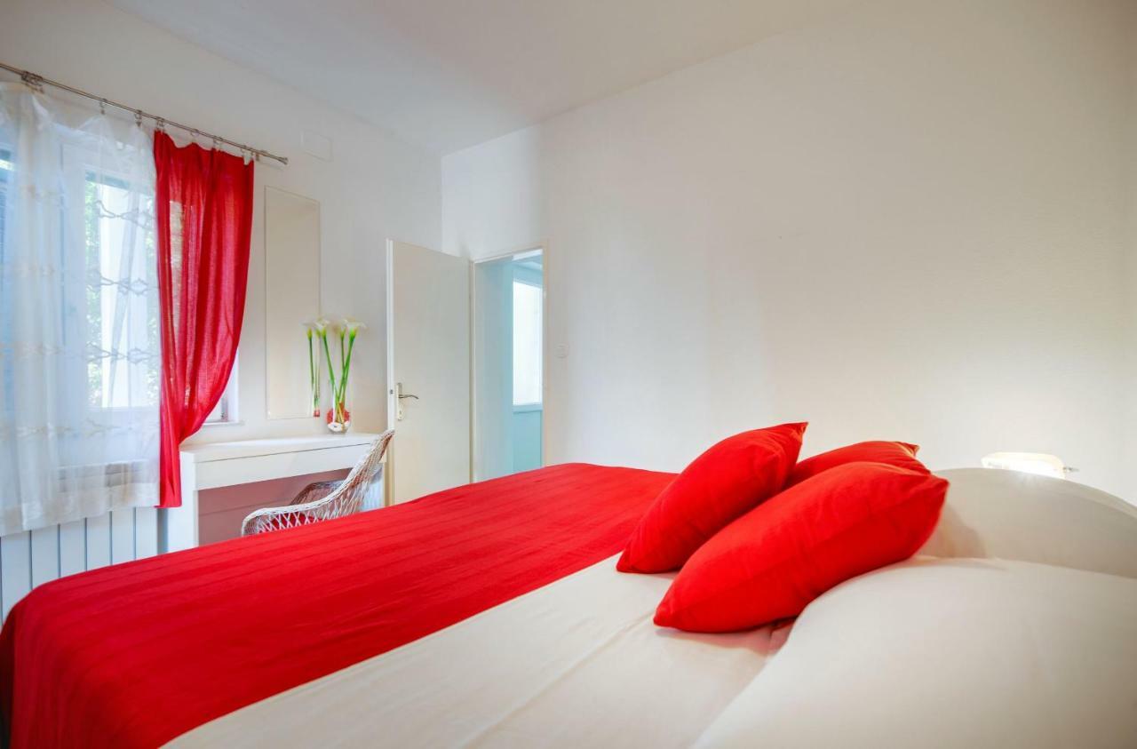 Cozy New Flat For 2 Or 3 Appartement Hvar Town Buitenkant foto